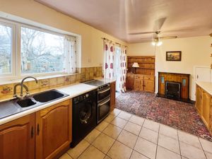 Kitchen- click for photo gallery